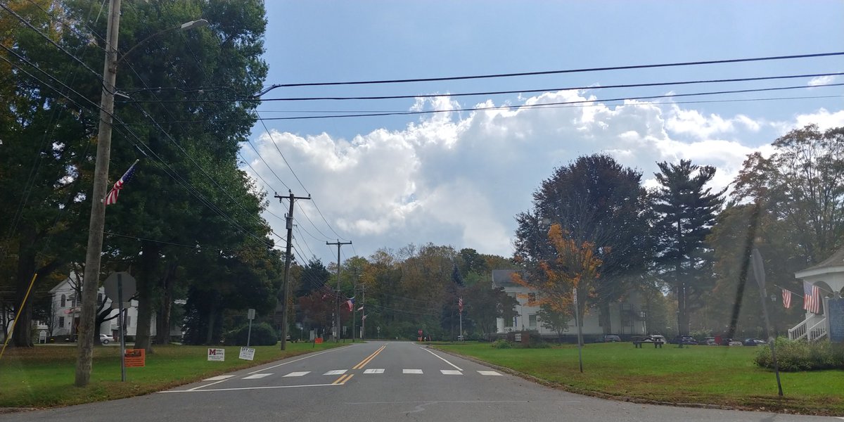 hellohahanarf's tweet photo. Scenes from a gorgeous #smalltownCT drive home to let the pup out. Windows down, AC full blast. Glorious. https://t.co/nropq5RGpg