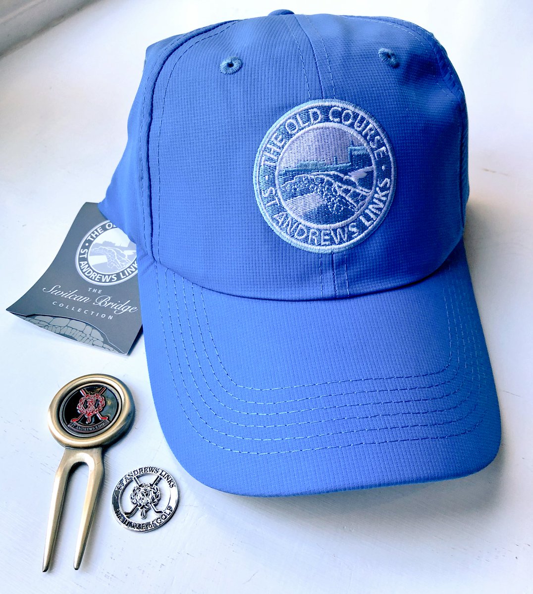 **GIVEAWAY TIME**
Ok golf fans I have a special giveaway for someone lucky. 
Prize: Goodies from last weeks tournament <a href="/dunhilllinks/">Alfred Dunhill Championship</a> at the <a href="/TheHomeofGolf/">St Andrews Links</a> 
To Enter: 
1.Follow me 
2.Retweet this tweet 
3.Tag 2 Friends in your retweet 
Comp closes 17/10/18
Drawn on 18/10/18