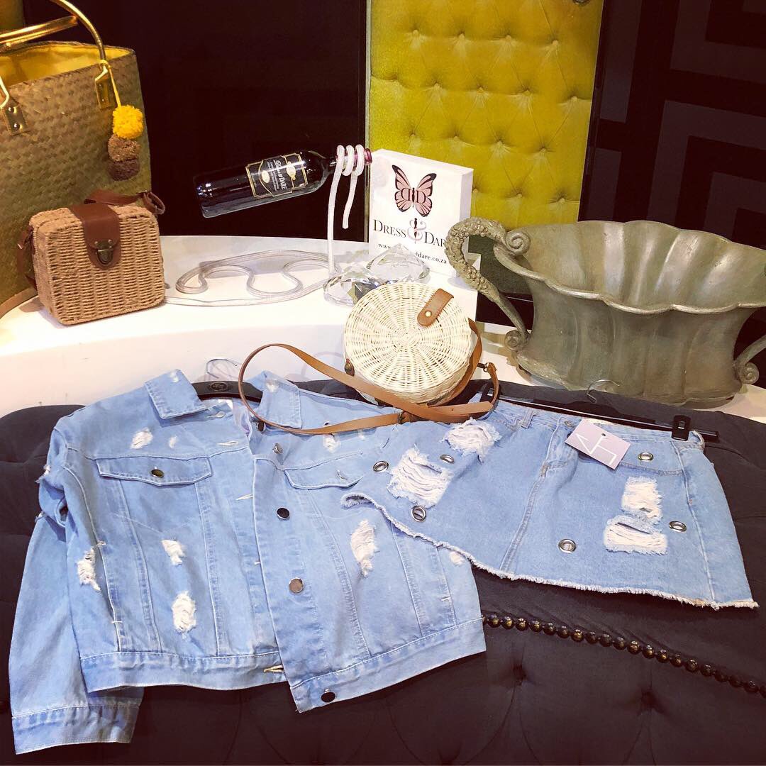 jadedaniel__'s tweet photo. What do you think of my denim set from my #jadecollection in collaboration with @DressandDare ? I’m also obsessed with their highly fashionable basket clutch 😍. Available at their store or on their website. Use “dresslikejade” for a discount! #dressanddare #fashion #denim https://t.co/XJ6L56kmNd