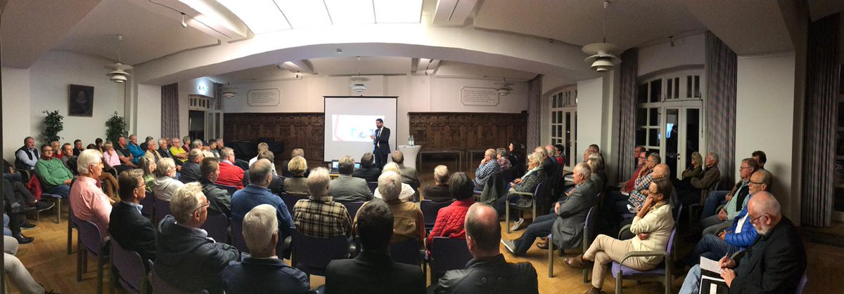 spd_jever's tweet photo. Volles Haus im Rathaus #Jever. @OlafLies zum Thema “#Wasserstoff für die #Energiewende?“ Spannende Diskussion! #Friesland https://t.co/K95b4BLA1e