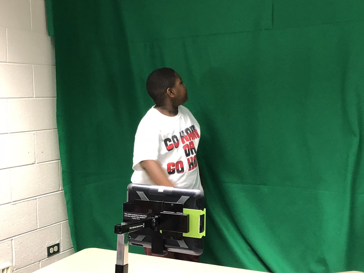 EJPrincipalD93's tweet image. Day 1 of #ExplorersWeek93 @CloverdaleElem making videos with the green screen to report on Hurricane Michael.