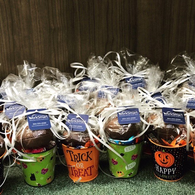 WorkSmartDirect's tweet image. Trick or Treat, we have SPOOKtacular treats for our clients! Looking forward to creating smiles!! #worksmart #werecruitsmart #yeahthatgreenville #halloweenfun #weloveourclients