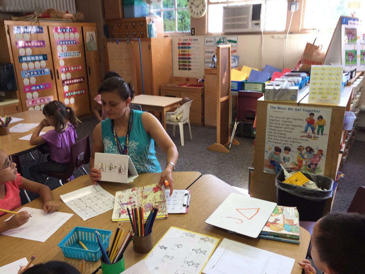 SPS_Beal's tweet image. Meet Mrs. Hannah, Beal&apos;s spectacular ELL teacher. Supporting students in their classroom to produce great writing. English is the 2nd language for some. Others are great models. Kindergarten classrooms with strong #inclusivepractices make it difficult to tell #ShrewsburyLearns