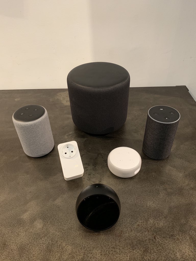 QuentinCougniot's tweet photo. Je suis en place pour passer #UneJourneeAvecAlexa (ou plutôt une soirée) accompagné de toute la gamme @amazonecho ! 😍
Dedans vous allez retrouver les nouveaux #EchoPlus #EchoSub #EchoDot & #EchoSpot 🤙🏻 https://t.co/fx7DWeD6rw