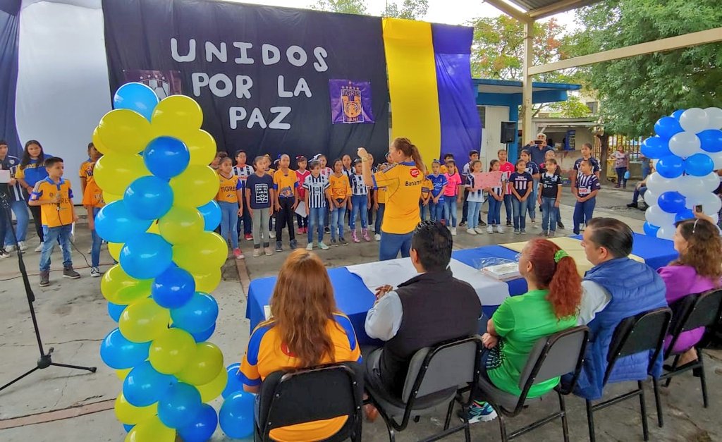 #UNIDOSPORLAPAZ en la Esc Prim "Eugenio Garza Sada", niñ<a href="/s/">『S』</a> cantando los himnos de los clubes <a href="/TigresOficial/">Club Tigres 🐯</a> y de <a href="/Rayados/">Rayados</a> con el objetivo, de fomentar la #paz entre las aficiones de los equipos locales!!! <a href="/Cicmty/">CIC</a> <a href="/GobSanNicolas/">Gobierno de San Nicolás</a> <a href="/AlfredoCuadraT/">Alfredo Cuadra</a> <a href="/C_delaFuente/">Chris</a> @VictorFuentesSN