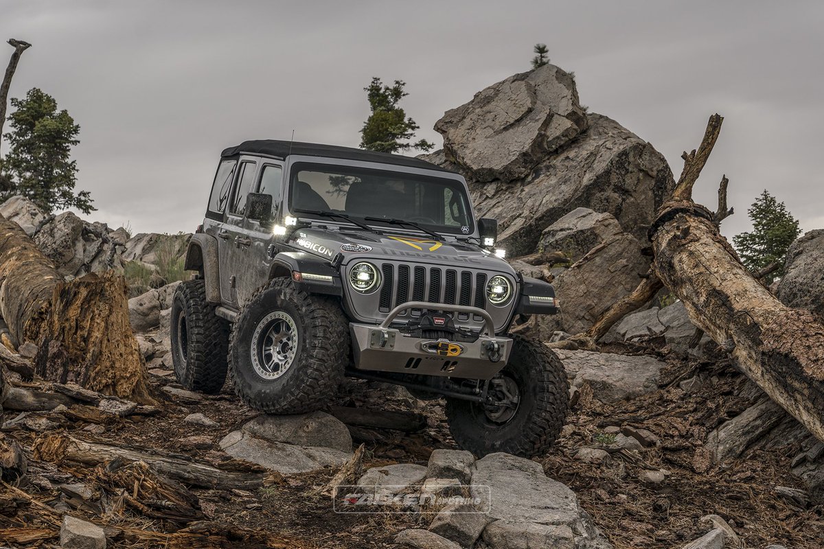 FalkenTire's tweet image. .@MaxTrac Suspension ready to drop into the work week. #Falken #FalkenTires #FalkenOffroad #Falkenspotting
