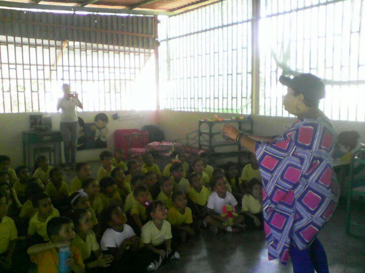redsucre14's tweet photo. Seguimos celebrando el #MesEducaciónInicial  en el Circuito 15 #Cantarrana #Sucre cuenta cuentos para nuestros niños y niñas @karsanc @prensazees @BerlianaMarquez @mppeducacion @RosangelaOrozco @GipsyGastello @MPPEDUCACION @salaeje01 https://t.co/VfYCFuFMI2