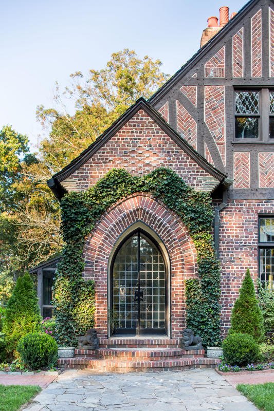 LegaciesVDU's tweet photo. Some photos of the real Salvatore Boarding School (Glenridge Hall). we are obsessed with this beauty!!! #Legacies @cwlegacies https://t.co/mWKhfBFTZu