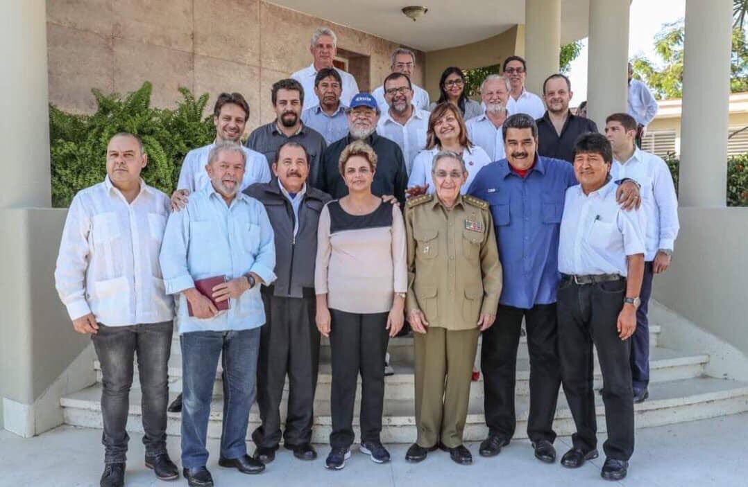 UmBrasildeTds's tweet photo. @jvpiovezan @MarcJMor @paulacamara_ @jairbolsonaro @rogerwaters @roxmo @lobaoeletrico @JanainaDoBrasil @anapaulahenkel Todos democráticos? https://t.co/9CRbdEyXxO