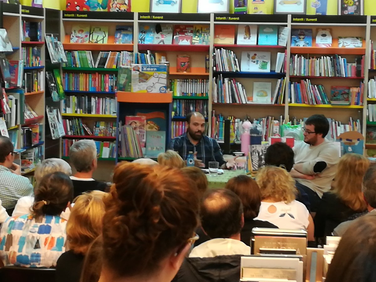 dtrasancos's tweet photo. Mi compañero Anxo presentando su primera novela! Cuanto talento en GTMotive!! https://t.co/8gUK0yTKQr