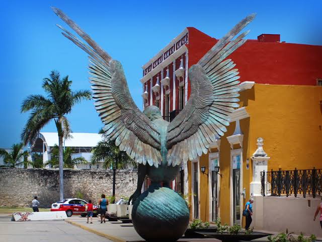 Jorge_Orlando06's tweet photo. El año pasado el reconocido artista Jorge Marín estuvo trabajando en un proyecto para Campeche, y en pasadas ocasiones sus obras estuvieron expuestas en esta ciudad #CAMyC https://t.co/OIuqTT26SM