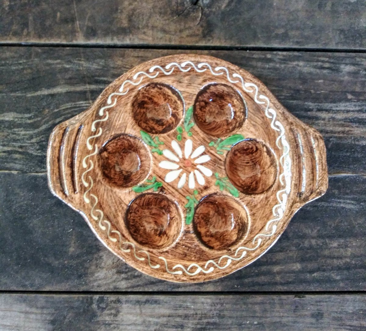 RaggzandRelics's tweet photo. EVERYONE needs a decorative escargot/snail serving dish in their house! Made in France, by Emile Henry. #etsy #housewares #serving #kitchenalia #snailserver #escargotserver #decorativepottery #servingoddsandends #frenchpottery #tableware #etsyvintage https://t.co/i0KxO1MqdU https://t.co/21f9FyEtOS