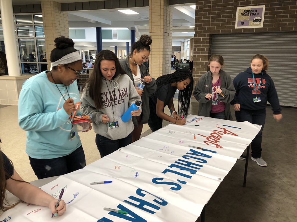 RudderNHS's tweet photo. Some rudder #NHS students accepting #rachelschallenge https://t.co/yGnSdM13cc