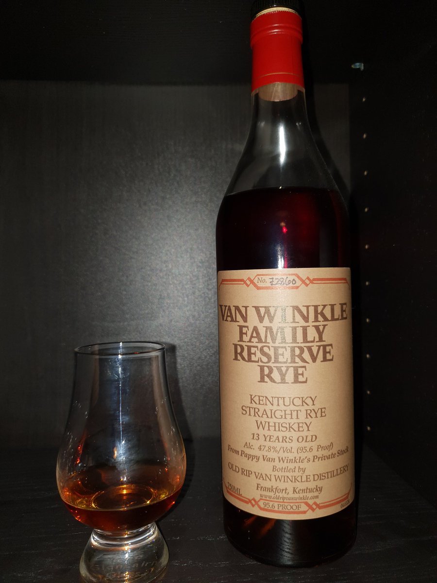 Top shelf stuff tonight with #vanwinkle #familyreserve #rye #bourbon #whiskey 🥃
