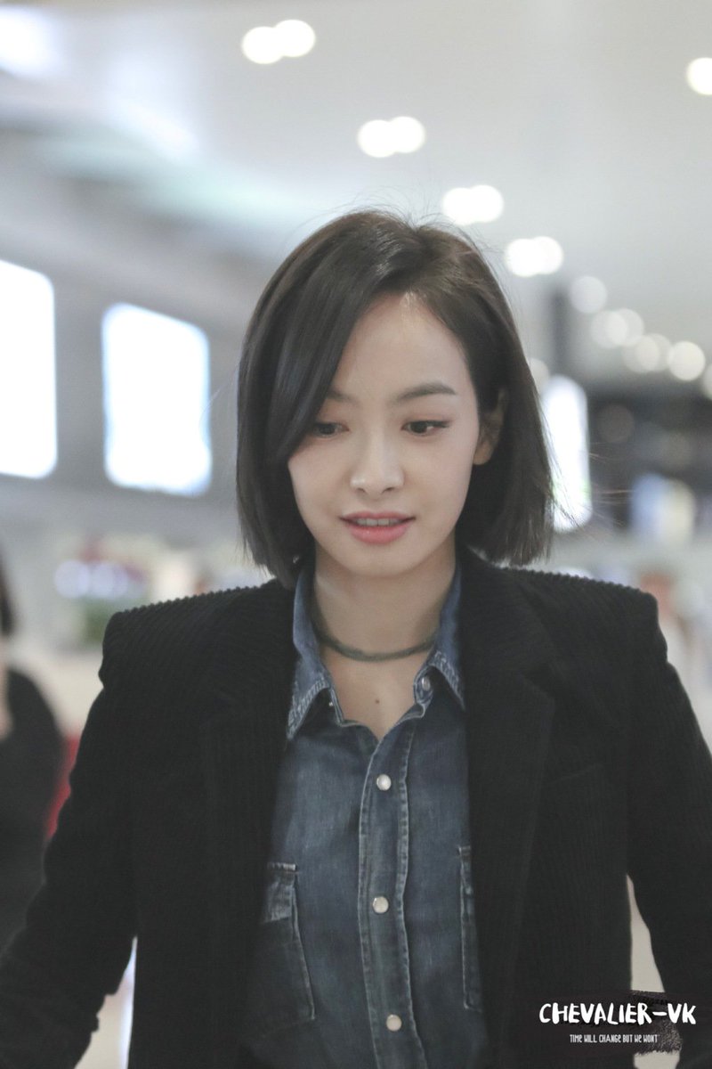functionlove's tweet photo. 181010 f(Victoria) = Shanghai Airport -> Beijing Capital Airport [1] | 68P https://t.co/9wB8om3FFt https://t.co/KWQPIXRzk4