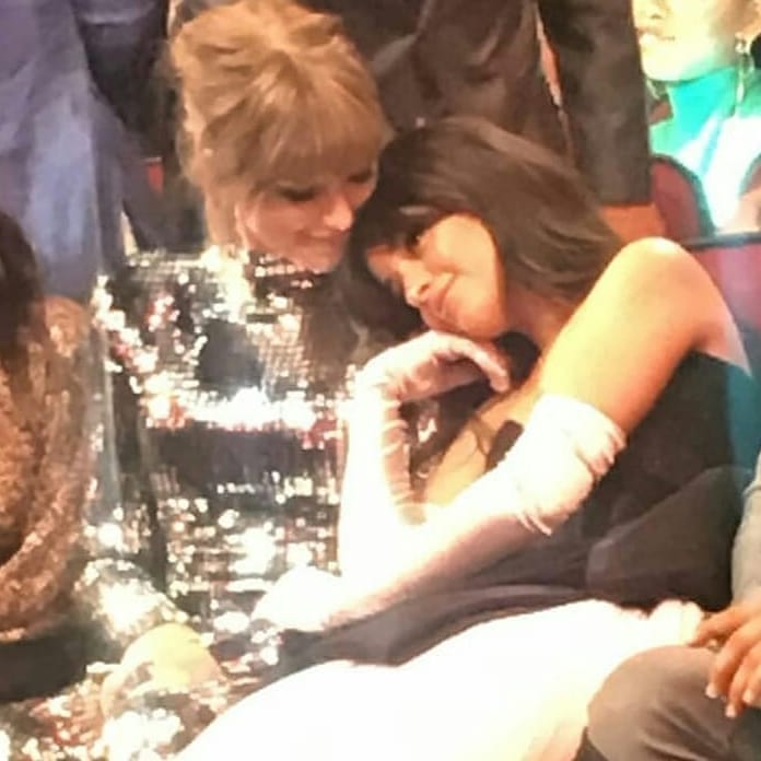 tsnbrreserva's tweet image. Aí que amor gente. #BabyC 
#TaylorSwiftAMAs #taylorswift #TSNBR