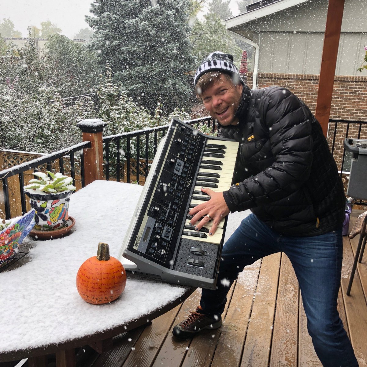KyleOnKeys's tweet image. ahhh, fall in Colorado...snowing one day and sunny the next. I’m getting "warmed up" for #Rocktoberfest this Saturday with KHB and so many great  breweries! Can’t wait to enjoy a fall day in Boulder drinking beers and playing music with friends. bit.ly/KHrocktober18
@upslope