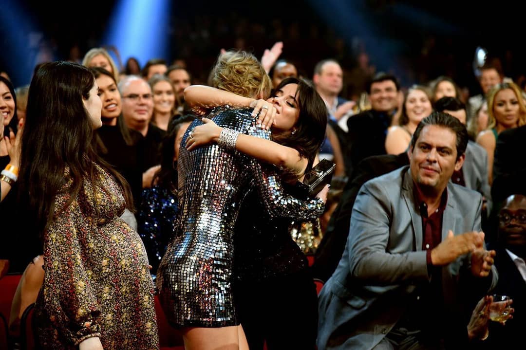 tsnbrreserva's tweet image. Nossos anjinhos rs. 😊😍 #TaylorSwiftAMAs #AMAs #taylorswift #TSNBR