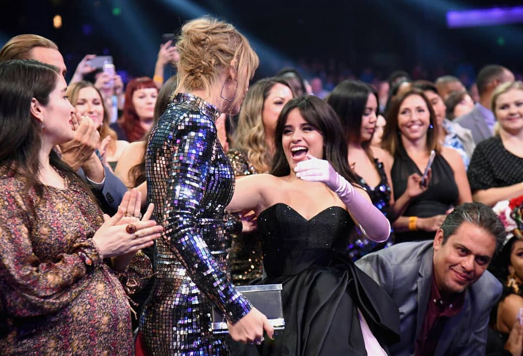tsnbrreserva's tweet image. Nossos anjinhos rs. 😊😍 #TaylorSwiftAMAs #AMAs #taylorswift #TSNBR