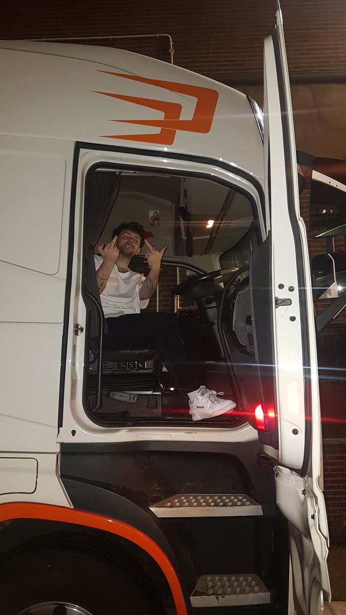 greenleader1's tweet photo. #IShotTomGrennan have a good mate #Newcastle #tomgrennan #newalbum #ukhighwaysolutions #alwaysontyne https://t.co/IhXJUFlVod