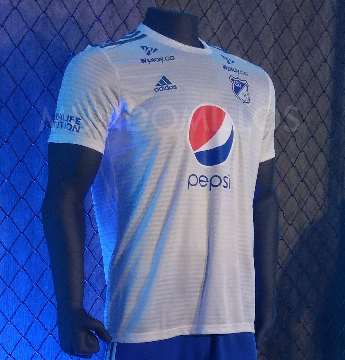camiseta de millonarios blanca