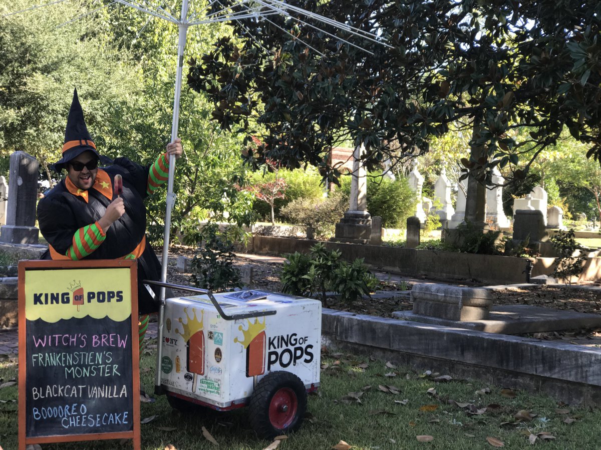 We can add a little 👻🧛‍♂️spooky fun to your Halloween party or event!

Check out our 🧞‍♀️🧜‍♂️Halloween Catering Deals🧚‍♂️🧙‍♀️ 👉bit.ly/2ytw5Ys