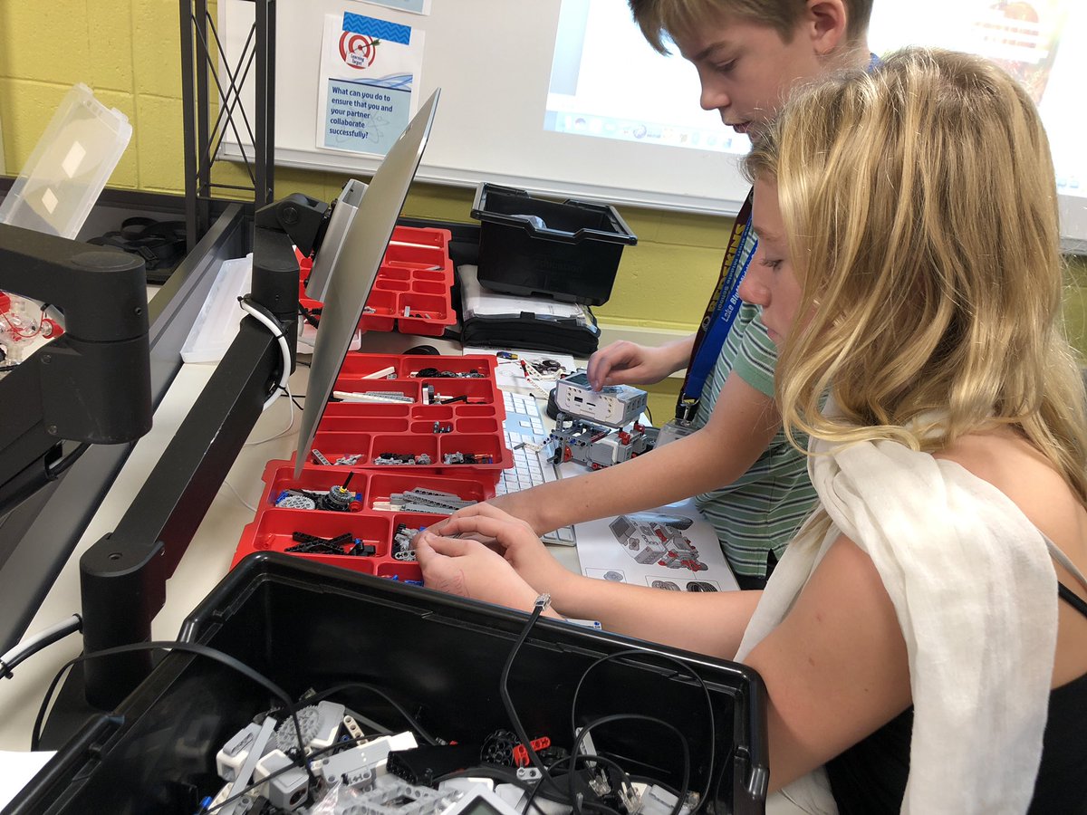 aolmstead15's tweet photo. #legomindstorms These two love 🤖! #lb65 #LBMSSTEAM https://t.co/RCjlqptZnV
