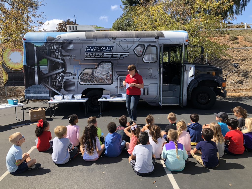 1stgradefalcon's tweet photo. The Maker Bus inspired my little engineers today to use biomimicry to construct a tool to pick up trash! @CVMaker537 @Fuerte_Falcons @ConnollykCVUSD https://t.co/in7eAB3BoD