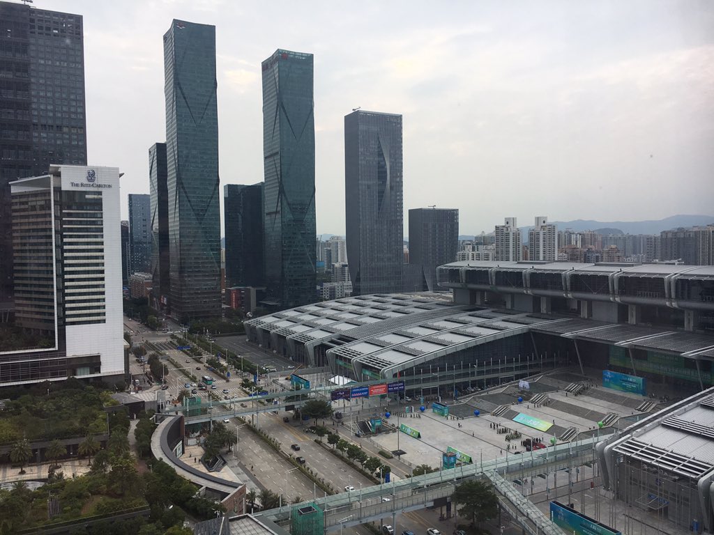ChrisHeerings's tweet image. Aan het werk! Over ruim een uur begint de China International Logistics Fair in Shenzhen. Uitstekende gelegenheid om Europese logistieke hotspot no. 1 @TradePortNoord #Venlo onder de aandacht te brengen bij de Chinese markt. #railterminal #EDC @Greenportvenlo