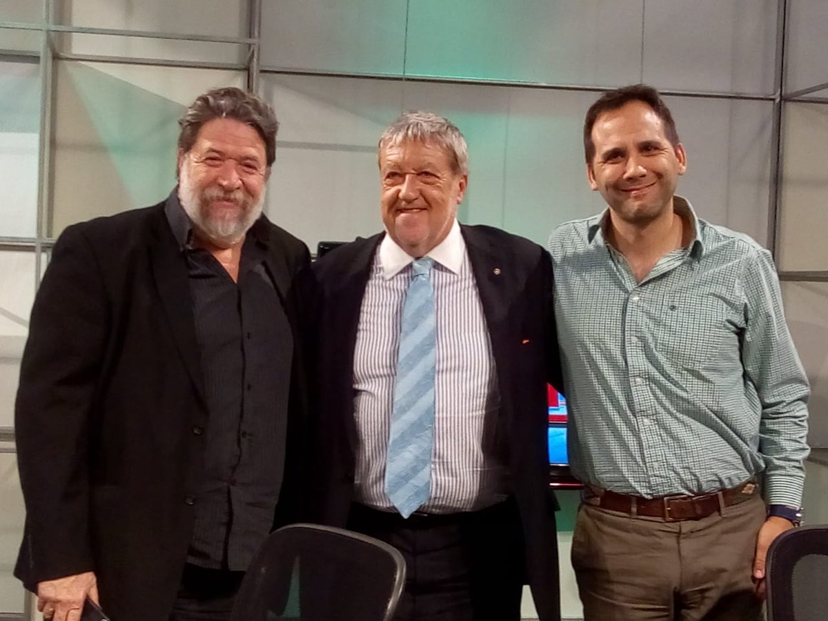 mpollera's tweet image. Ahora en @CanalMetro con @Lozano_Claudio en el programa #SecretosDelPoder que conduce @arielrcrespo, analizamos la economía actual y la política de ajuste que el gobierno de Cambiemos está profundizando.