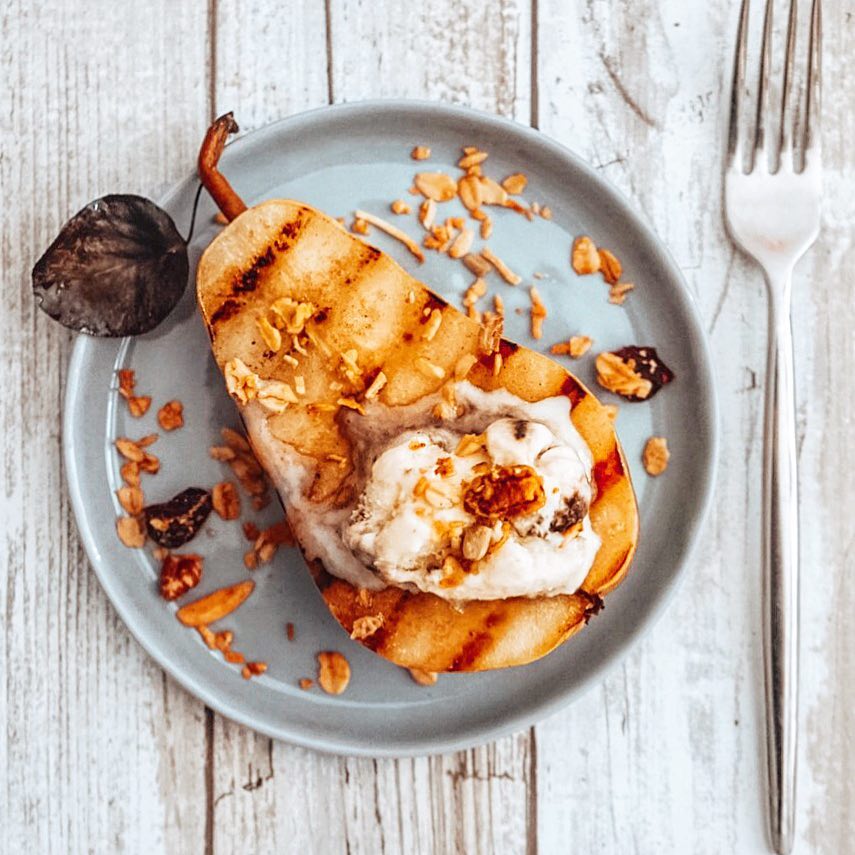 Falling into the season with all the pear necessities with @dead_peach 's beautiful grilled dish.
#dessertbae #dessertrecipe #dessertmasters #dessertgoals #ocfood #eaterla #buzzfeastfood #laeats #infatuationla #chefsroll #groceryshopping #noleftovers #foodilysm #eatersanonymous