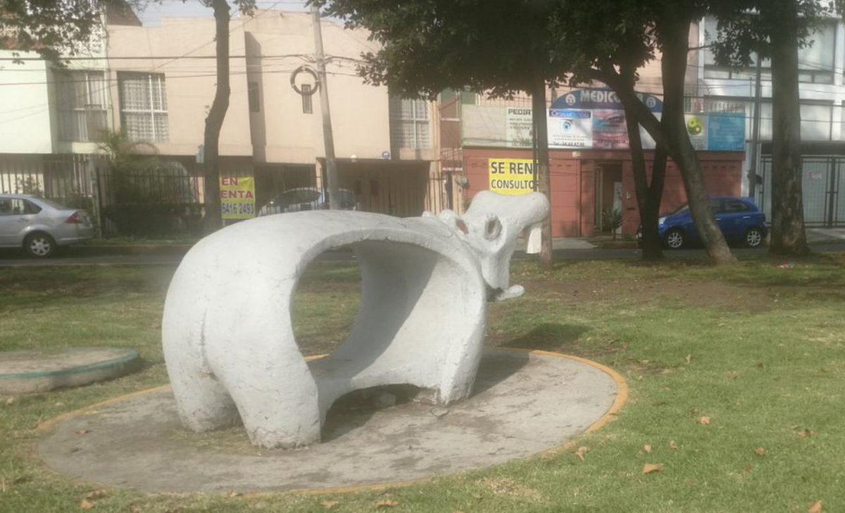 Y sobreviviendo a modas, proyectos y dos terremotos…

Estoico, el Hipopótamo.