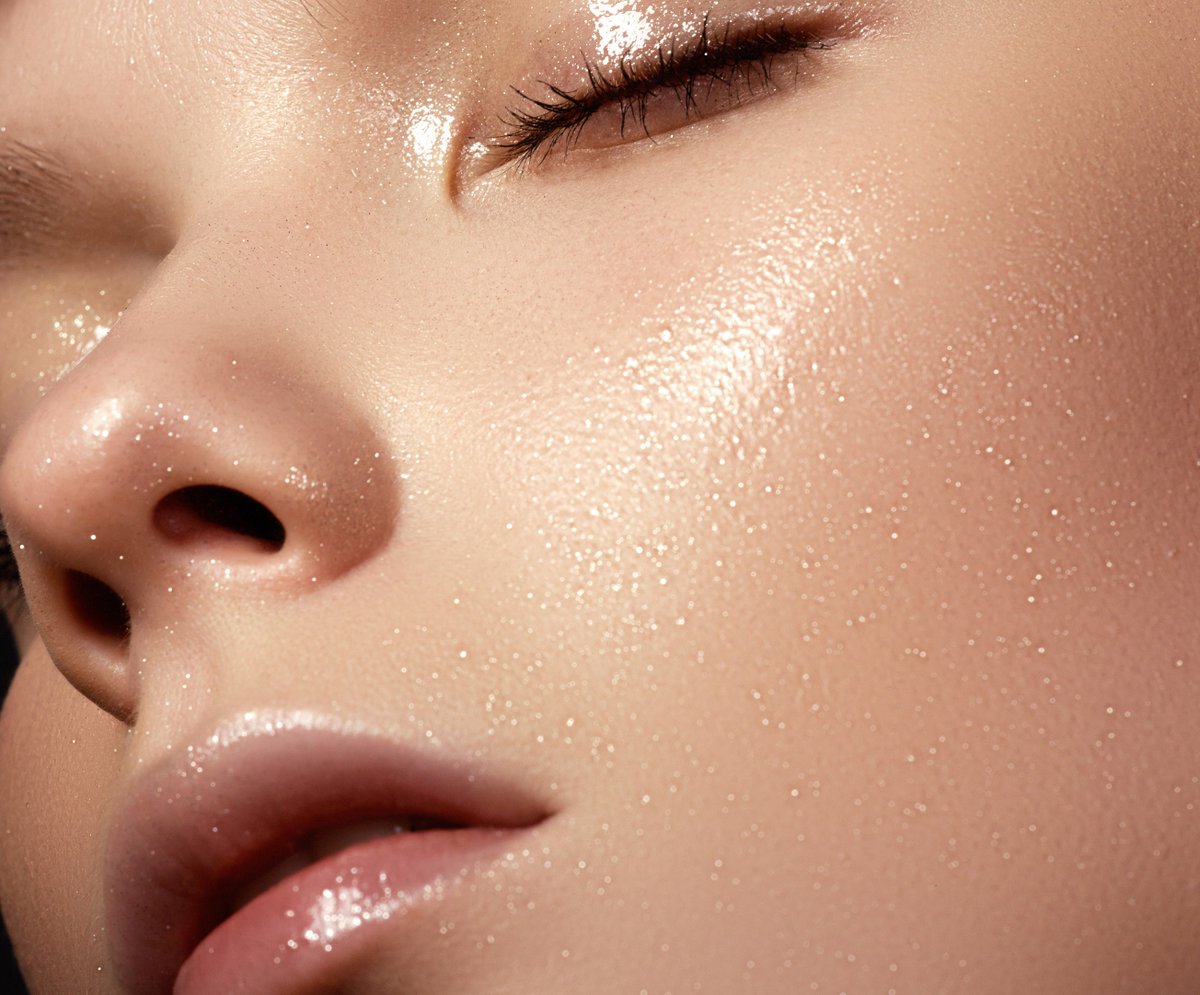puriface's tweet photo. Glowing. It's quite possibly the word women most overuse when describing how we want our skin to look. But when you get right down to it, what do women really mean when they say "glowing"? https://t.co/grogfL1m5k