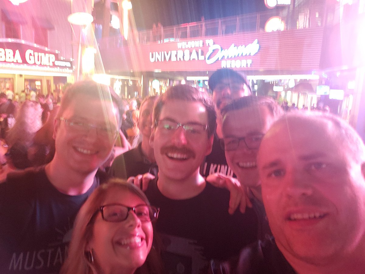 paulurbanmtl's tweet photo. #SitecoreSYM party time @sitecorey  @uholec  @Shedal @VZaverugo https://t.co/jwQt7LkufZ