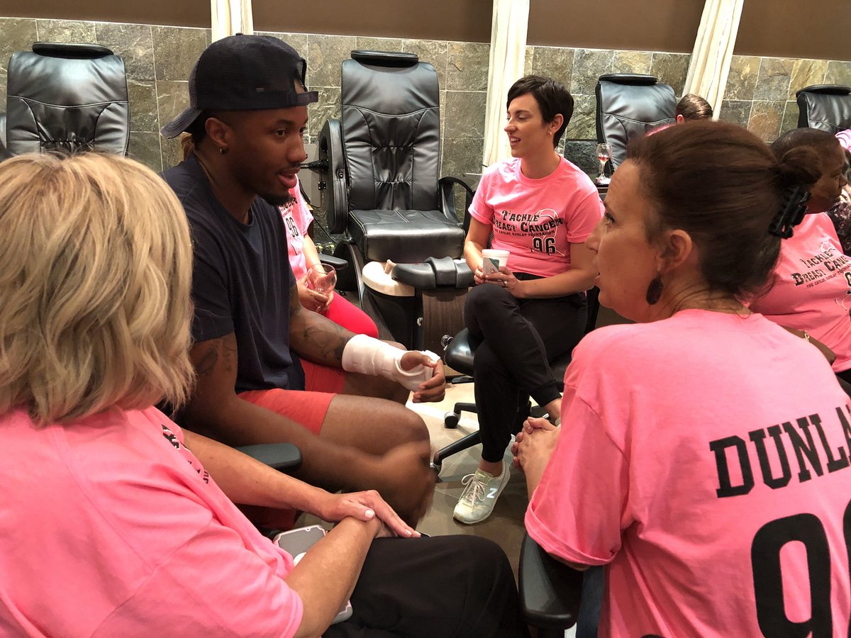 M_Contipelli's tweet photo. A difference maker on the field and off: #Bengals Carlos Dunlap treated breast cancer survivors to a spa day. A few of his teammates joined in too! Just another great gesture and event put on by Carlos 👏🏻 #BreastCancerAwarnessMonth https://t.co/zIvWFtxxzY