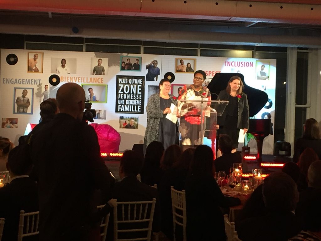 YMCAQuebec's tweet image. La Coalition féministe contre la violence envers les #femmes #CFVF reçoit une Médaille de la #paix. Félicitations! #YMCAPaix #MoiAussi #EtMaintenant