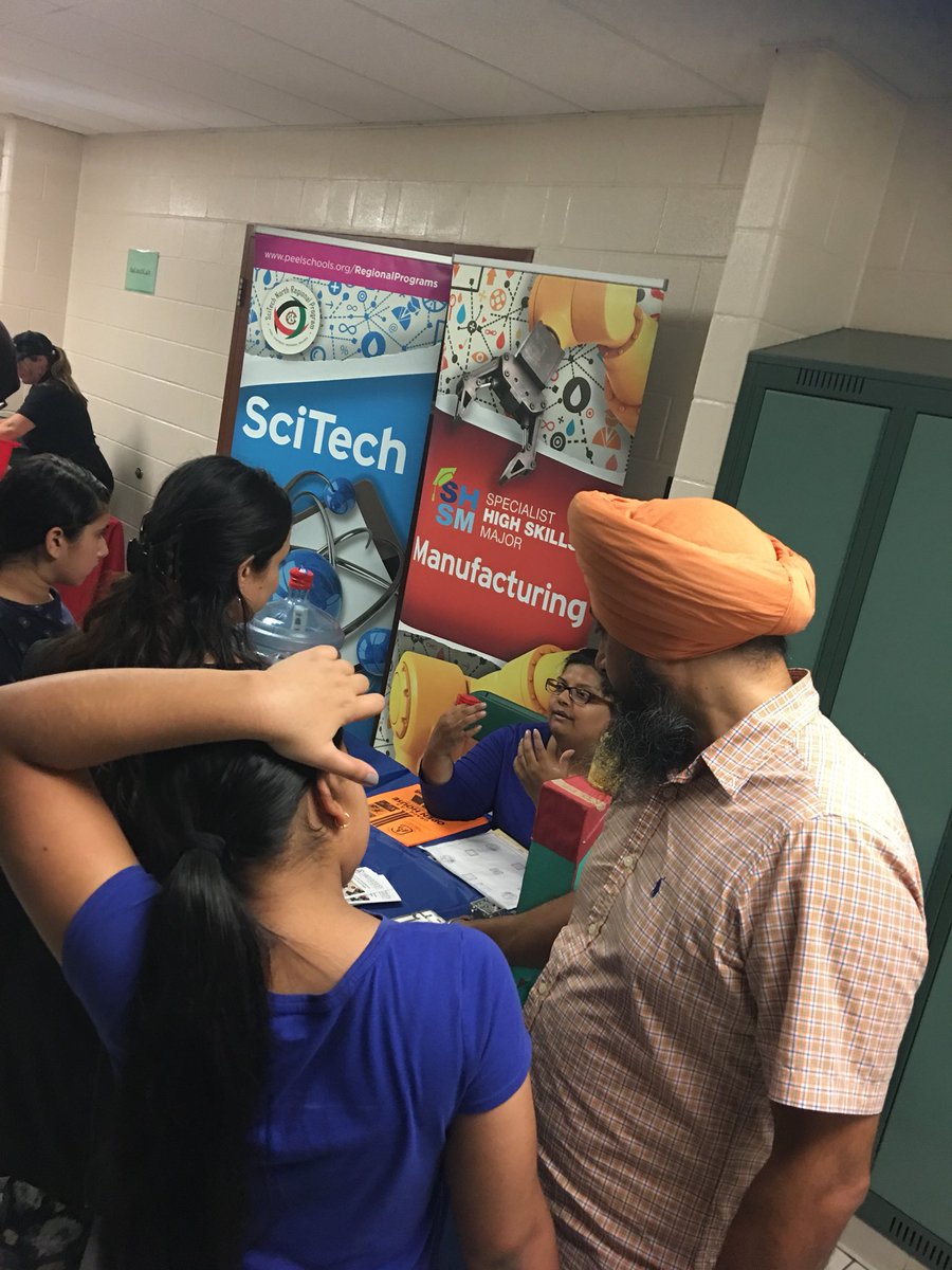 Ms_Haque5's tweet photo. Ready? Set? High School! A great turn out at our Gr. 8 information night. Thank you @chinguacousyss for coming out and meeting your future Thunder Stars @Amanda_Carrol @CalderstoneMS @PeelSchools #WeInspire #thatshowThunderrolls https://t.co/pv5isb79Bc