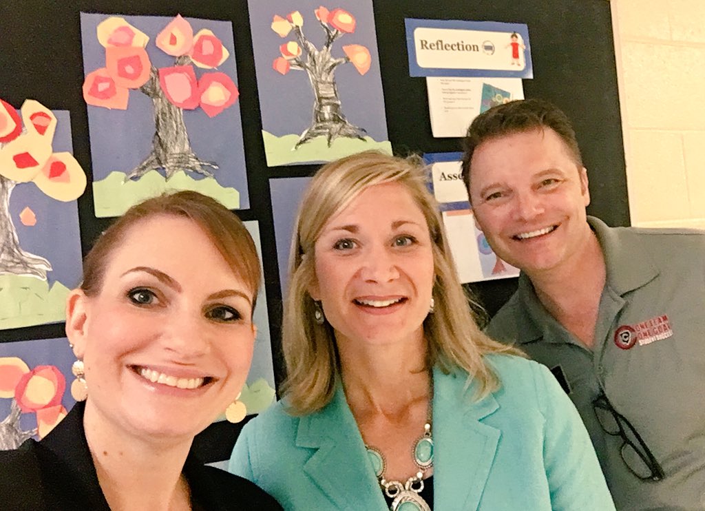 CobbVisualArts's tweet photo. Walking a school &amp; seeing students excited about learning starts the day off right! #LoveToLeadHere  #KickstARTcobb @CobbSchools @PowderSpringsES https://t.co/0Lhr42wL3y