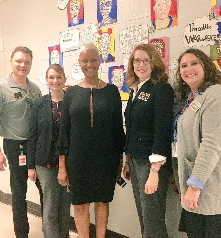 CobbVisualArts's tweet photo. Walking a school &amp; seeing students excited about learning starts the day off right! #LoveToLeadHere  #KickstARTcobb @CobbSchools @PowderSpringsES https://t.co/0Lhr42wL3y