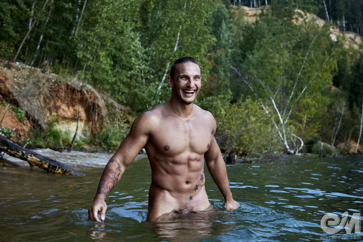 erectmodel's tweet photo. Want to bath with this smiling muscle EM guy? Virtually you have a chance - https://t.co/nIYv8YUWm9! https://t.co/oJLLNEJS8X