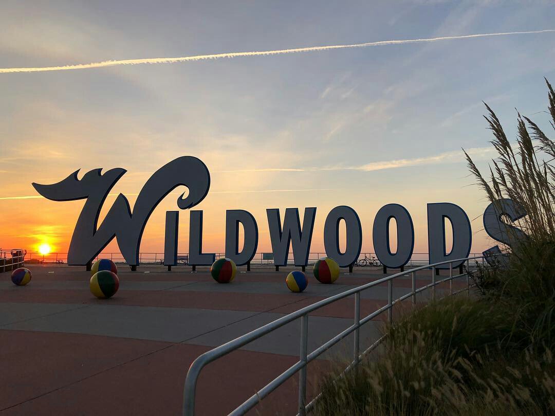 NewJerseyProud's tweet photo. October Sunrise Over The Wildwoods Sign! 🙌🌊❤️😎
📷: by Gerald P. Oliveto (@ gpo321 on Instagram)

#JerseyShore #NewJersey https://t.co/hDa9lOyyRt
