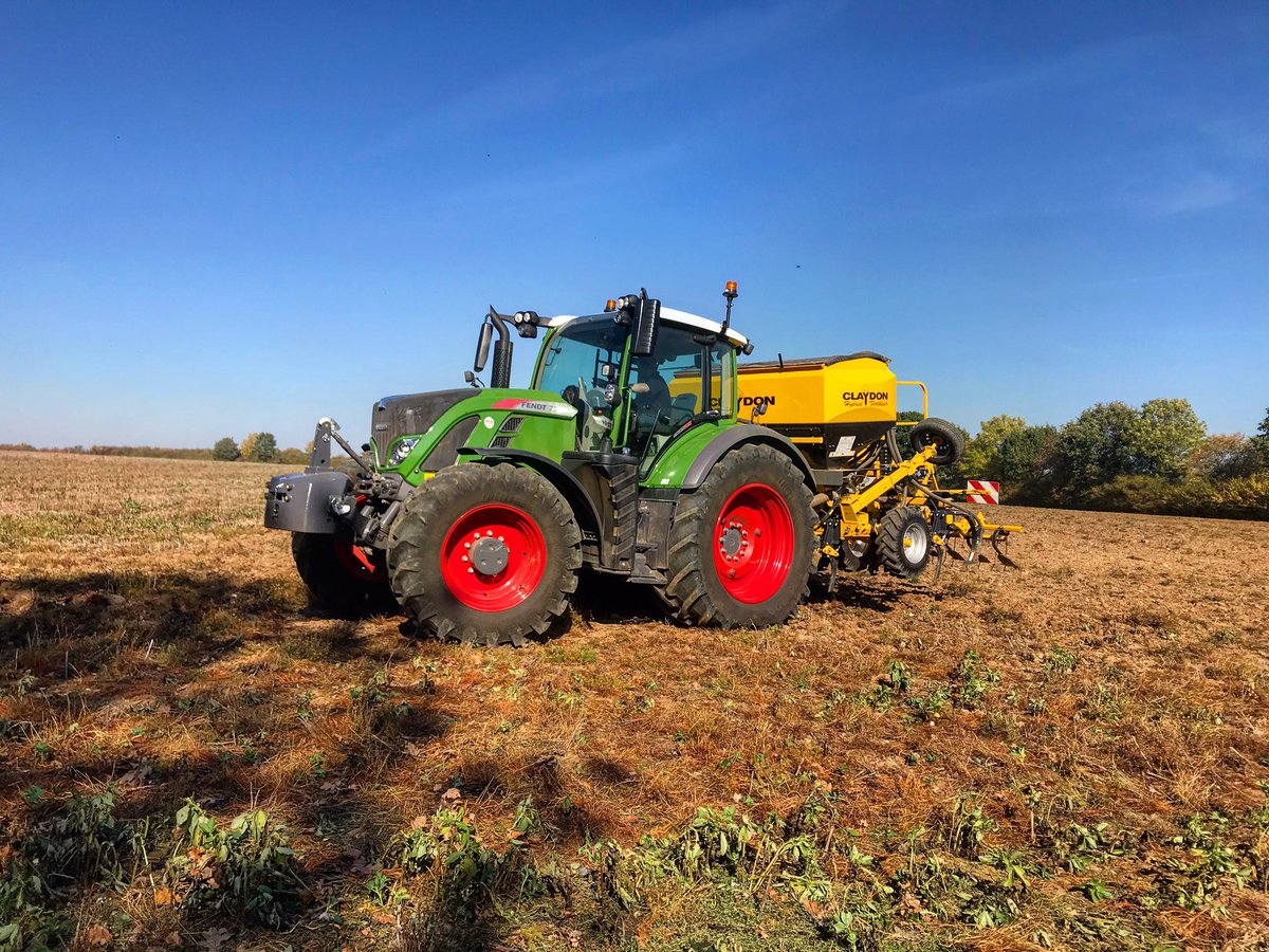 Demo drill at @EastonOtley @ApprenticeEOC 🚜 🌾#fendt #724vario #claydondrills #wheat