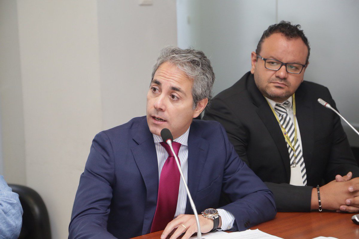 Inicia la sesión de la Comisión de <a href="/DerechoSaludAN/">Comisión del Derecho a la Salud y Deporte</a>, que recibe en primera instancia a #LuisManfredi, director ejecutivo de la <a href="/LigaProEc/">LigaPro</a>, quien tratará sus puntos de vista en relación a la #NoViolenciaDeporte.