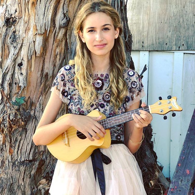 trinityroselive's tweet photo. “We play the same old games, but you know...maybe I like it that way.” 😉 #originalsong #newmusic #comingsoon #yououttaknowbynow #teensinger #makemusic #ukegirl 🎶 📷 @littlesamkay pops 🌞🙆♀️ @busunscreen https://t.co/dZsalGR7Qz https://t.co/xRGW2ULzTy