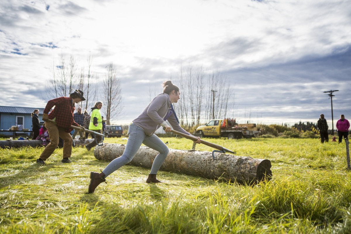 uafairbanks's tweet image. Log rolling ✅
Birling ✅
Fire starting ✅
Axe throwing ✅

.@UAFSNRE Forest Sports Festival images by official student photographer Sarah Manriquez. #NanookNation #NaturallyInspiring