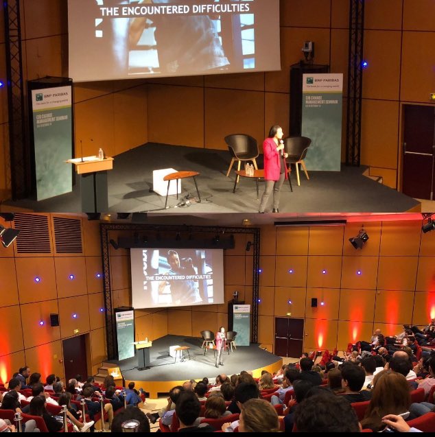 SarahOurahmoune's tweet photo. Oser casser les codes et bousculer les croyances limitantes #keysToSucess #speaker Conférence lors du séminaire @BNPParibas #manager https://t.co/Fh5BoqMMgq