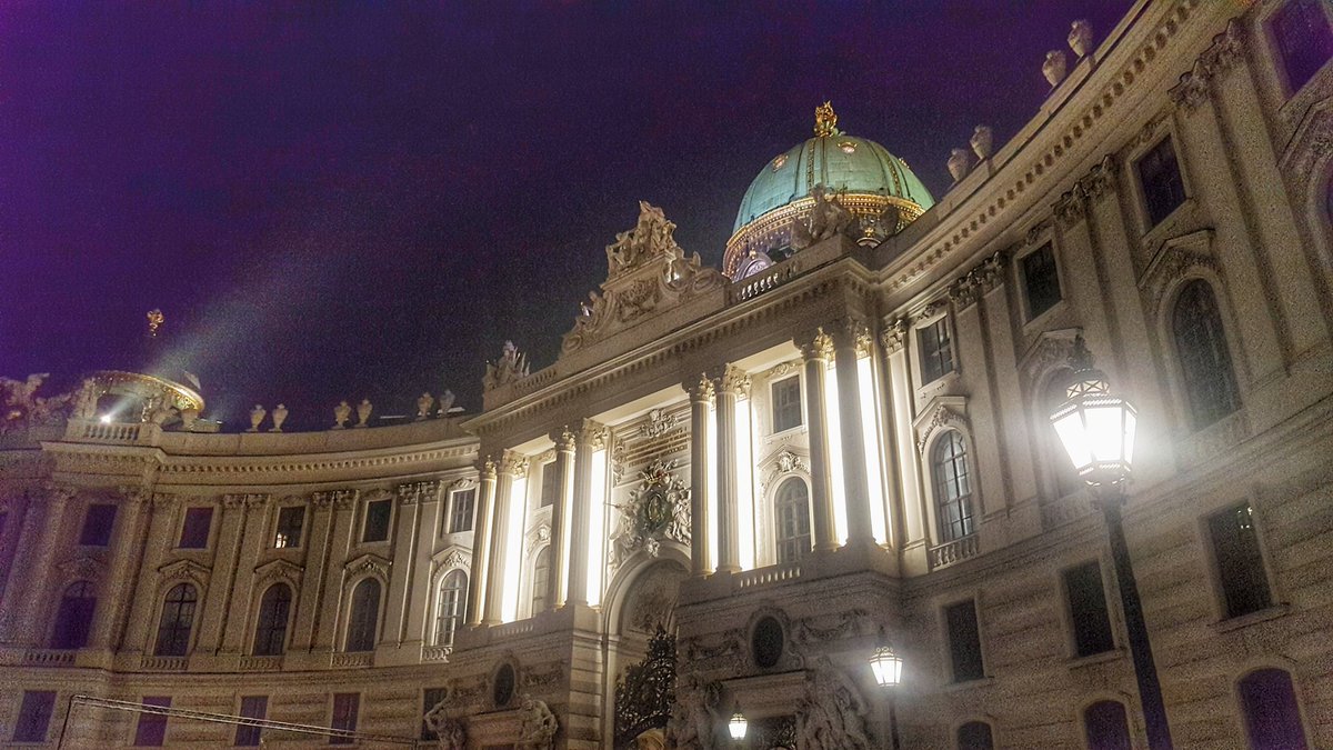 SammiWilde's tweet photo. Love #Vienna at night ❤ #myeuroventure @euroventure #editninjaontour #imperialpalacevienna #viennaoperahouse https://t.co/Dw7lhmgrdN