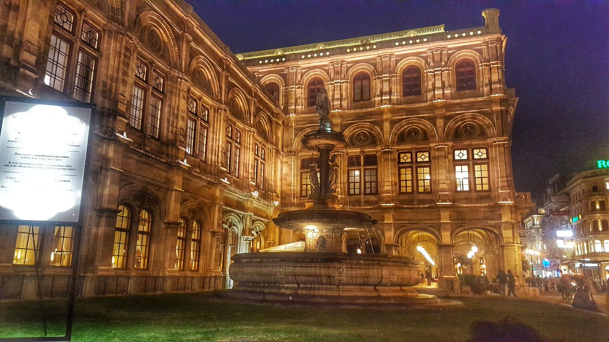 SammiWilde's tweet photo. Love #Vienna at night ❤ #myeuroventure @euroventure #editninjaontour #imperialpalacevienna #viennaoperahouse https://t.co/Dw7lhmgrdN