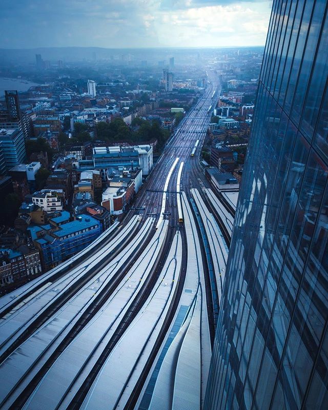 #Trains, innit. ————————————————————-
#theshard #trainspotting #londonbridge #trainstagram 
#london_enthusiast #londonist #london4all #hq_uk #london_only #thisislondon #shutup_london #thisislondon #toplondonphoto #wondrouslondon #london_masters #ig_londo… ift.tt/2OSL7B2