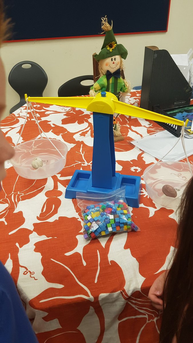 Soaringingrade3's tweet photo. Using scales and balances to explore non standard measurements of weight and mass! #CBEmath #hawkwood3s https://t.co/OIjWnfib8g